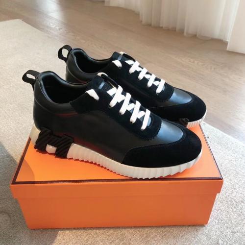 Bouncing Sneaker