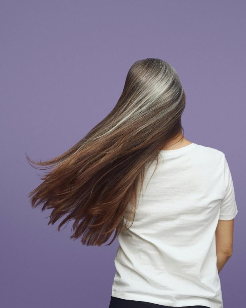 محاربة الشيب المبكر من خلال تحيد الجذور الحرة