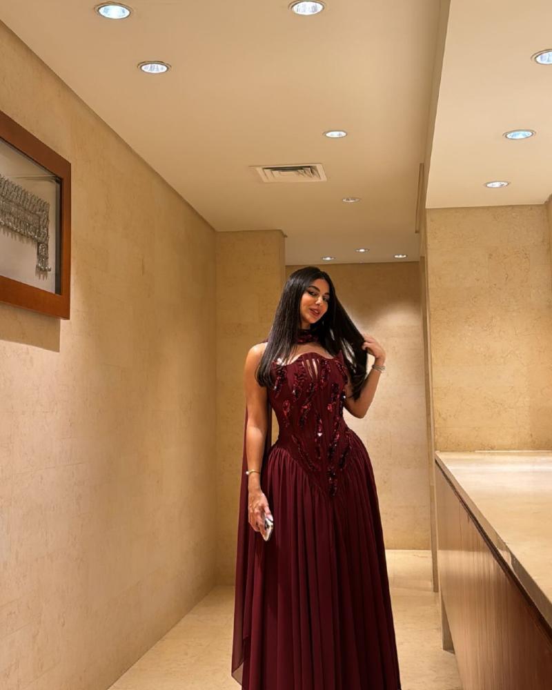 فستان سهرة عنابي تطريز صدر