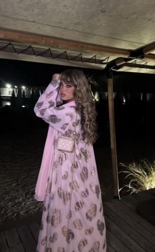 عباية مشجر وردي