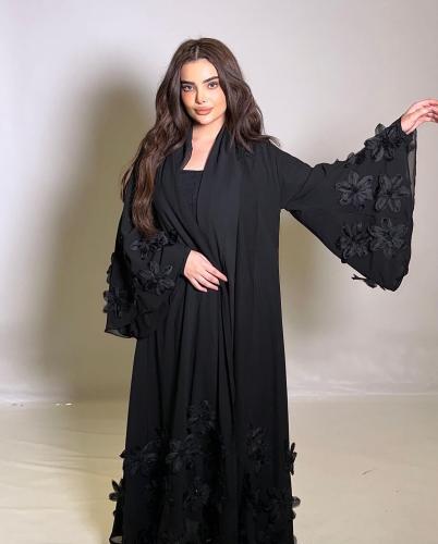 عباية ورد أسود