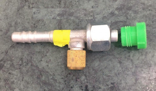 CONNECTOR 3-8 180D FEMALE O-RING WITH R-12 CHARGING VALVE No 11127W