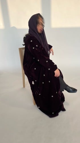 عباية شتوية مخمل بشك فضي