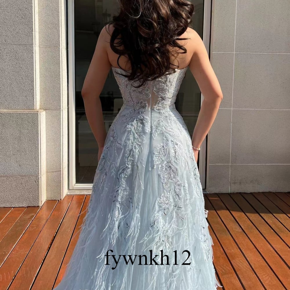 فستان سهرة تول بدون أكمام