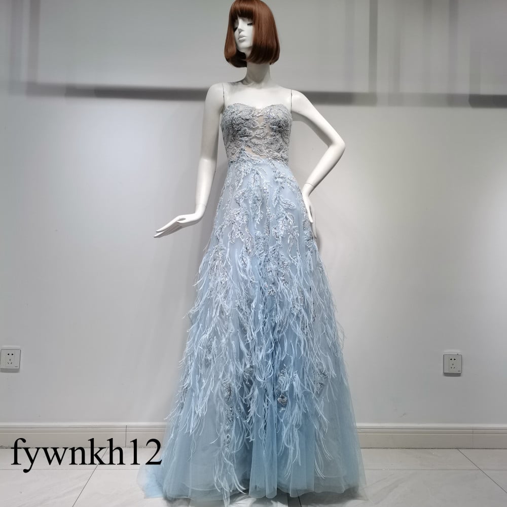 فستان سهرة تول بدون أكمام