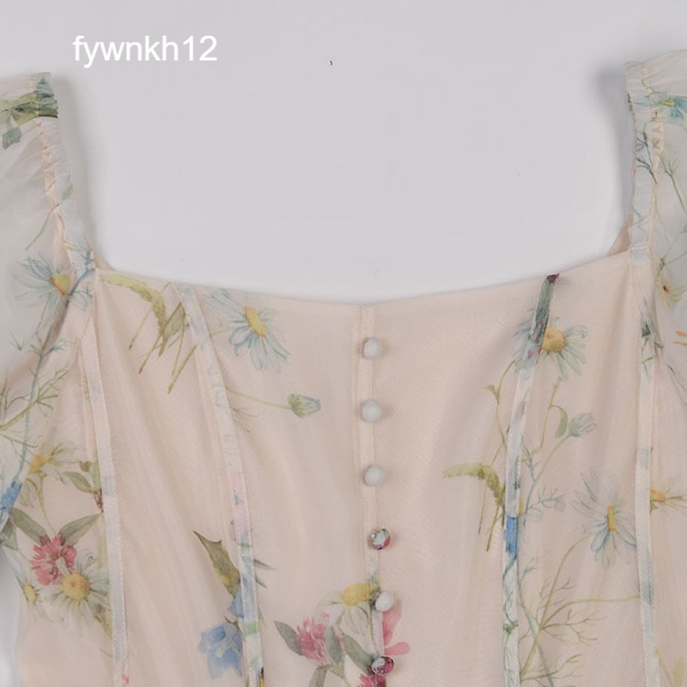 فستان  صيفي بتصميم فرنسي وأكمام واسعة