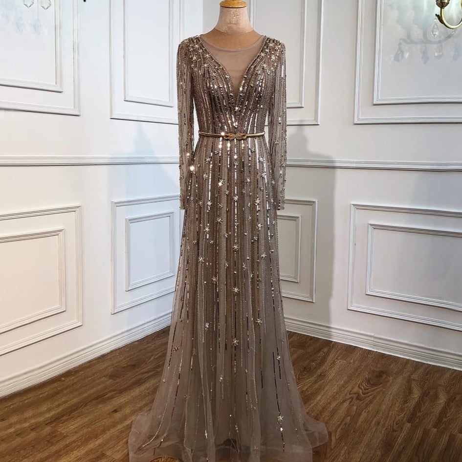 فستان سهرة بأكمام طويلة مطرز بالخرز