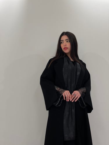 عباية سوداء