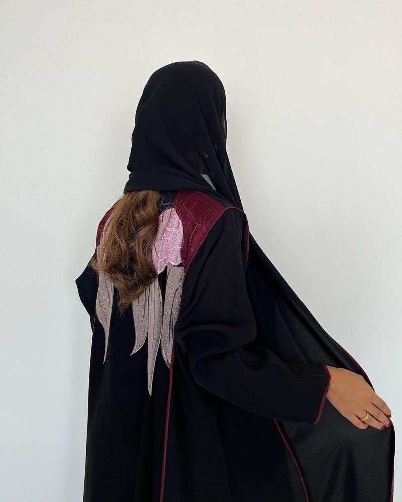 عبايه واسعه من تحت