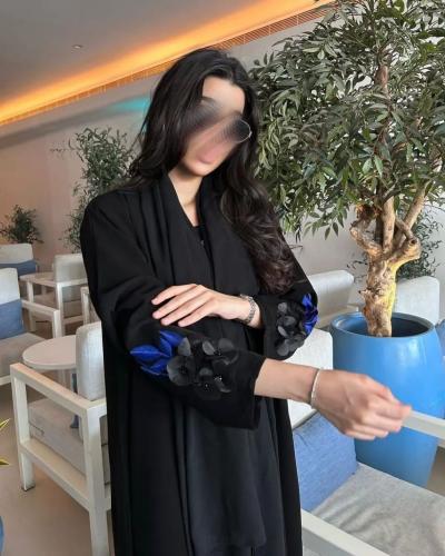 عبايه سودا فخمه