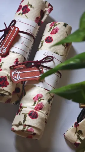 حقيبة مكياج أنيقة مع تاق بلاستيكي