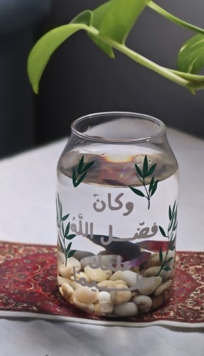 كوب زجاجي بطباعة مع سمكة