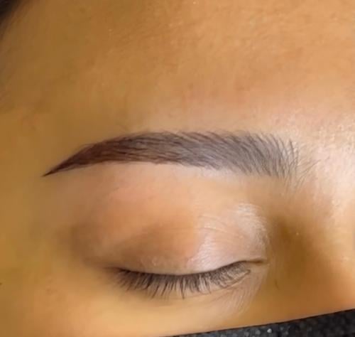 حواجب لعمل مايكروبليدنج حواجب مع الرتوش