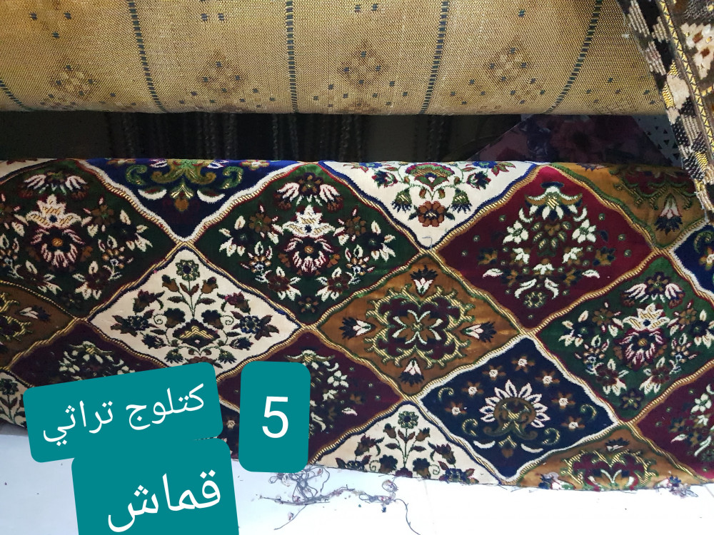 كراسي حديد ملبسة خشب 7 اشخاص