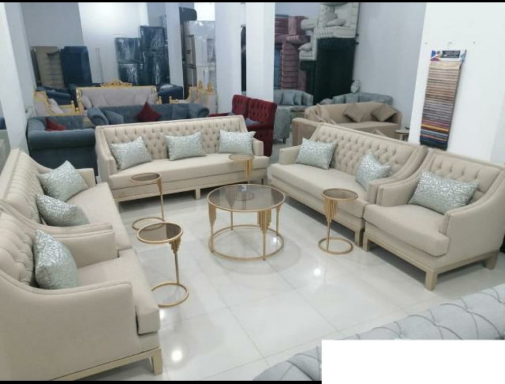 طقم كنب 7 اشخاص .