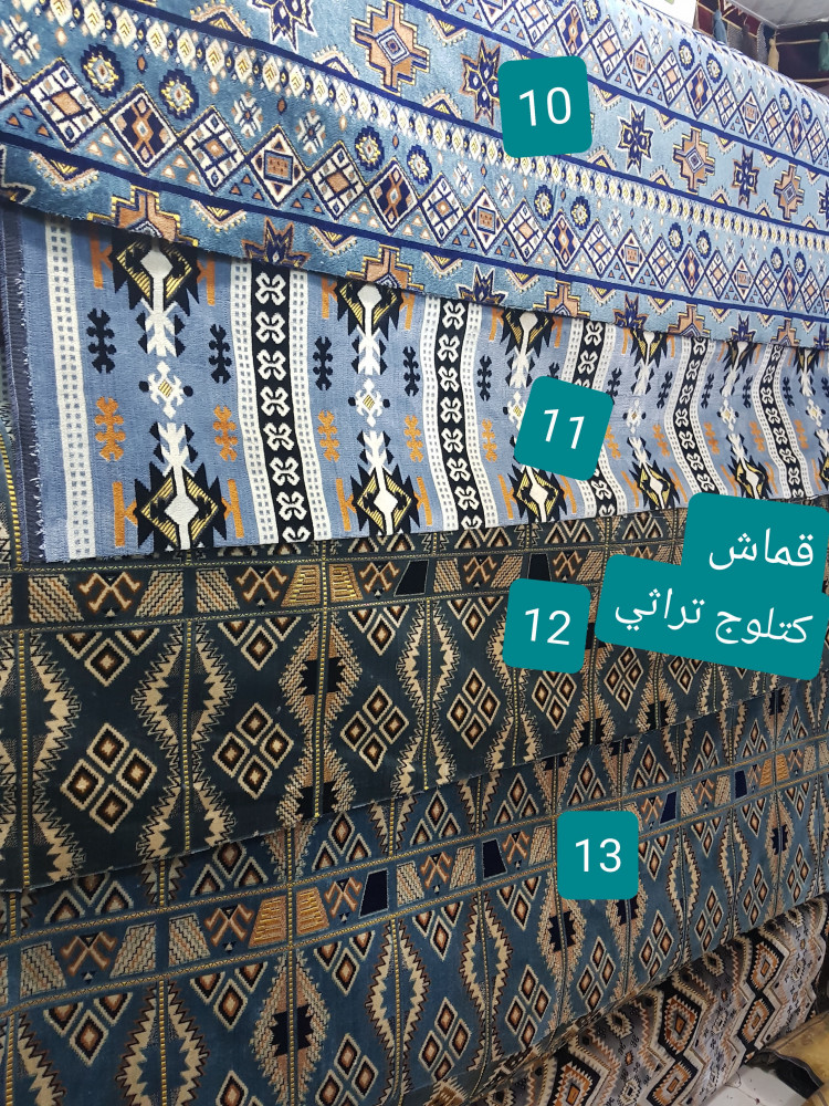 كراسي حديد ملبسة خشب 7 أشخاص