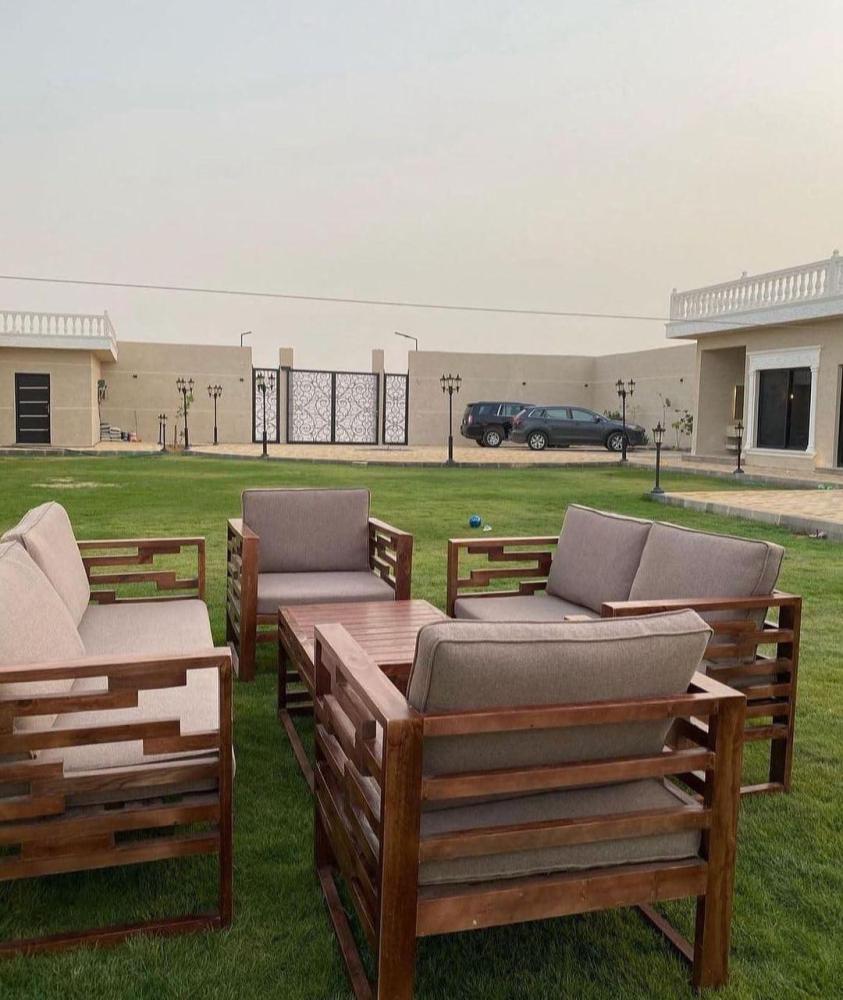 طقم جلسات خارجية من الخشب عالي الجودة مكون من كنبة ثلاثية + كنبة ثنائية + 2 كرسي + طاولة قهوة - الابيض - XIW024