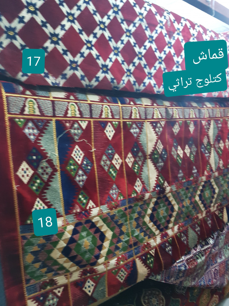 كراسي حديد ملبسة خشب 7 أشخاص