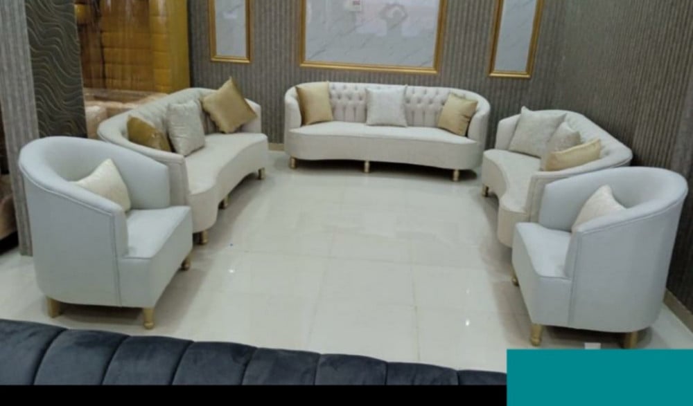 طقم كنب 7 اشخاص.