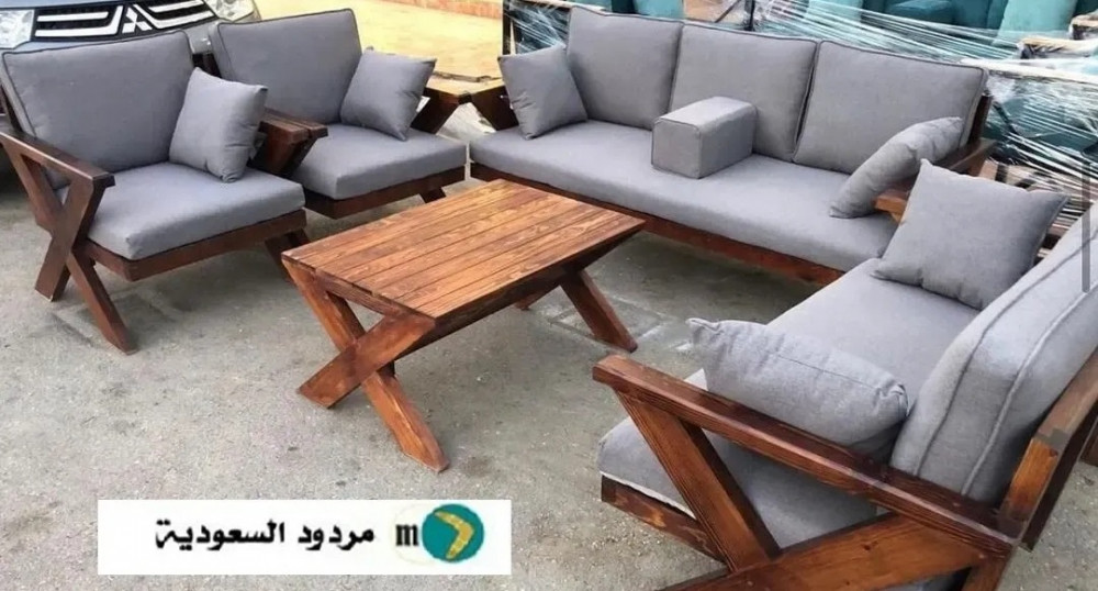 طقم جلسة من الخشب والفرش (7 أشخاص)