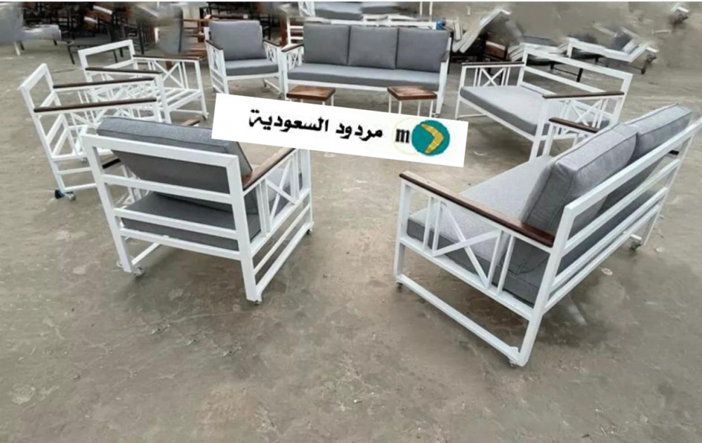 كراسي حديد ملبسة خشب 7 اشخاص