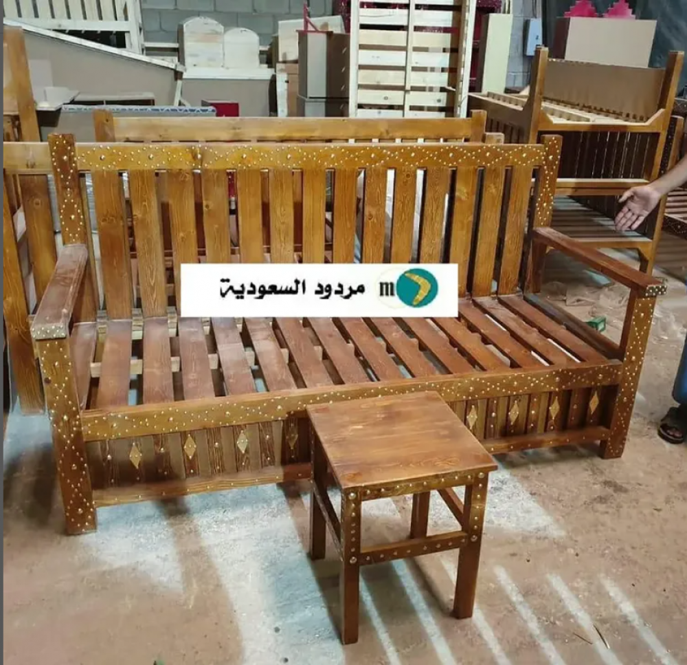 طقم جلسة من الخشب والفرش