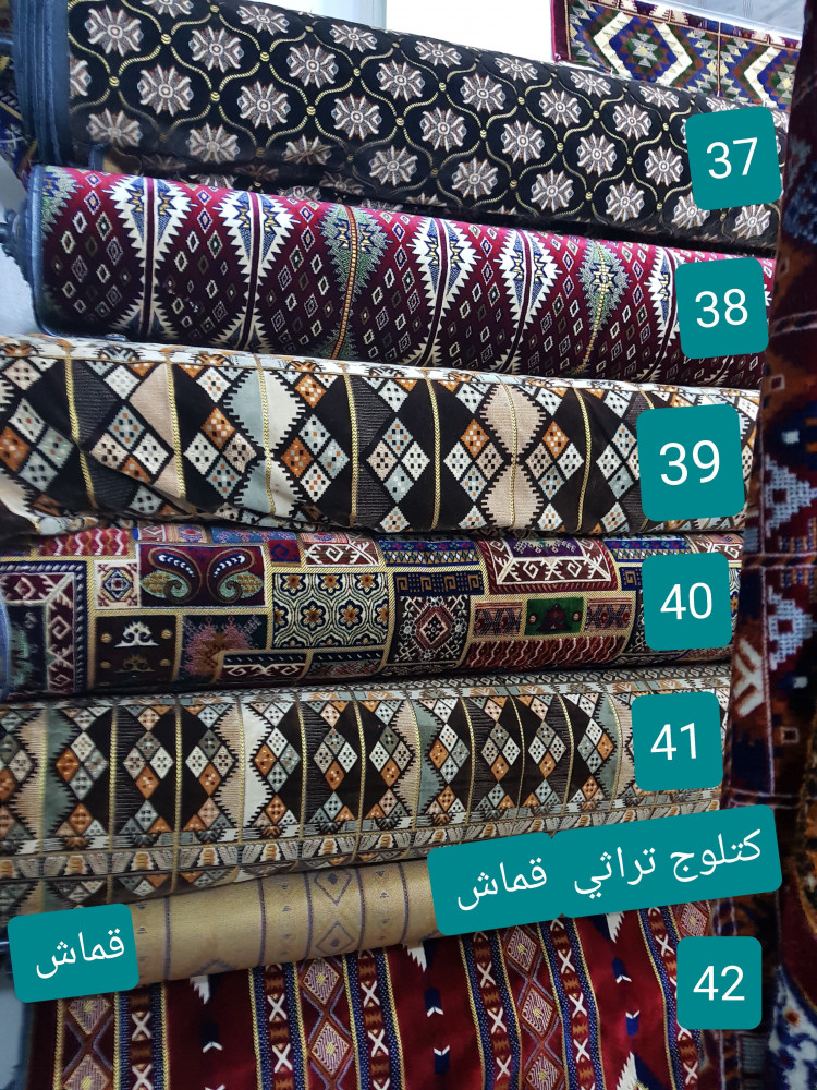كراسي حديد ملبسة خشب 7 أشخاص
