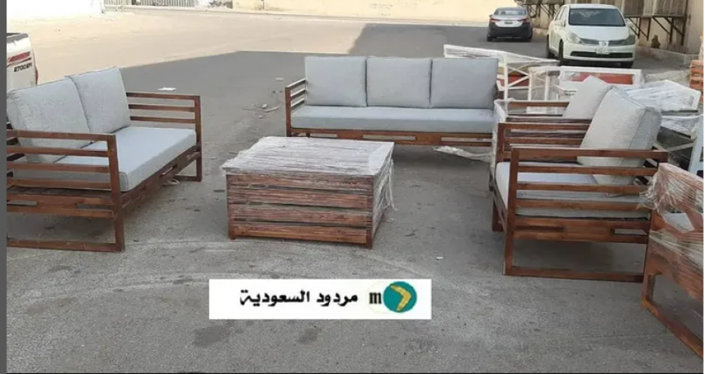 طقم جلسة من الخشب والفرش
