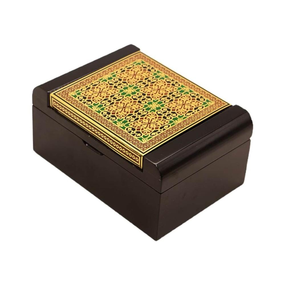 صندوق خشبي أسود