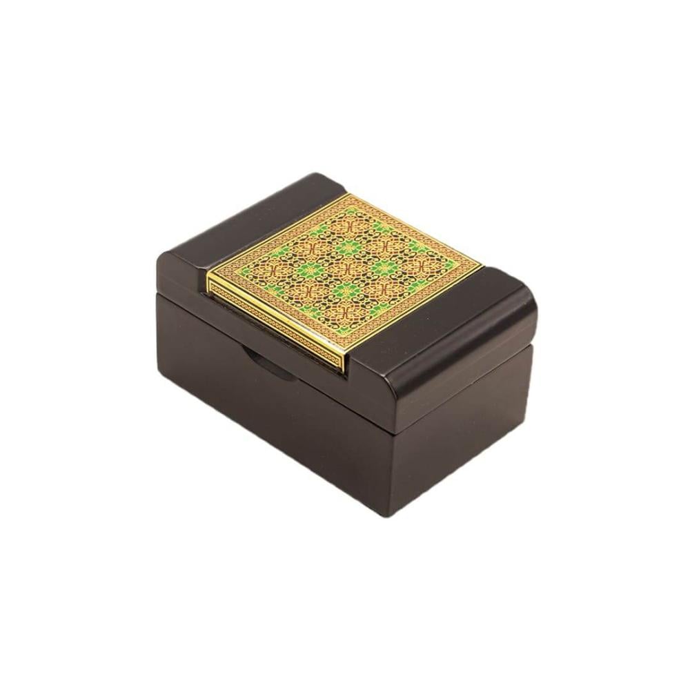 صندوق خشبي أسود