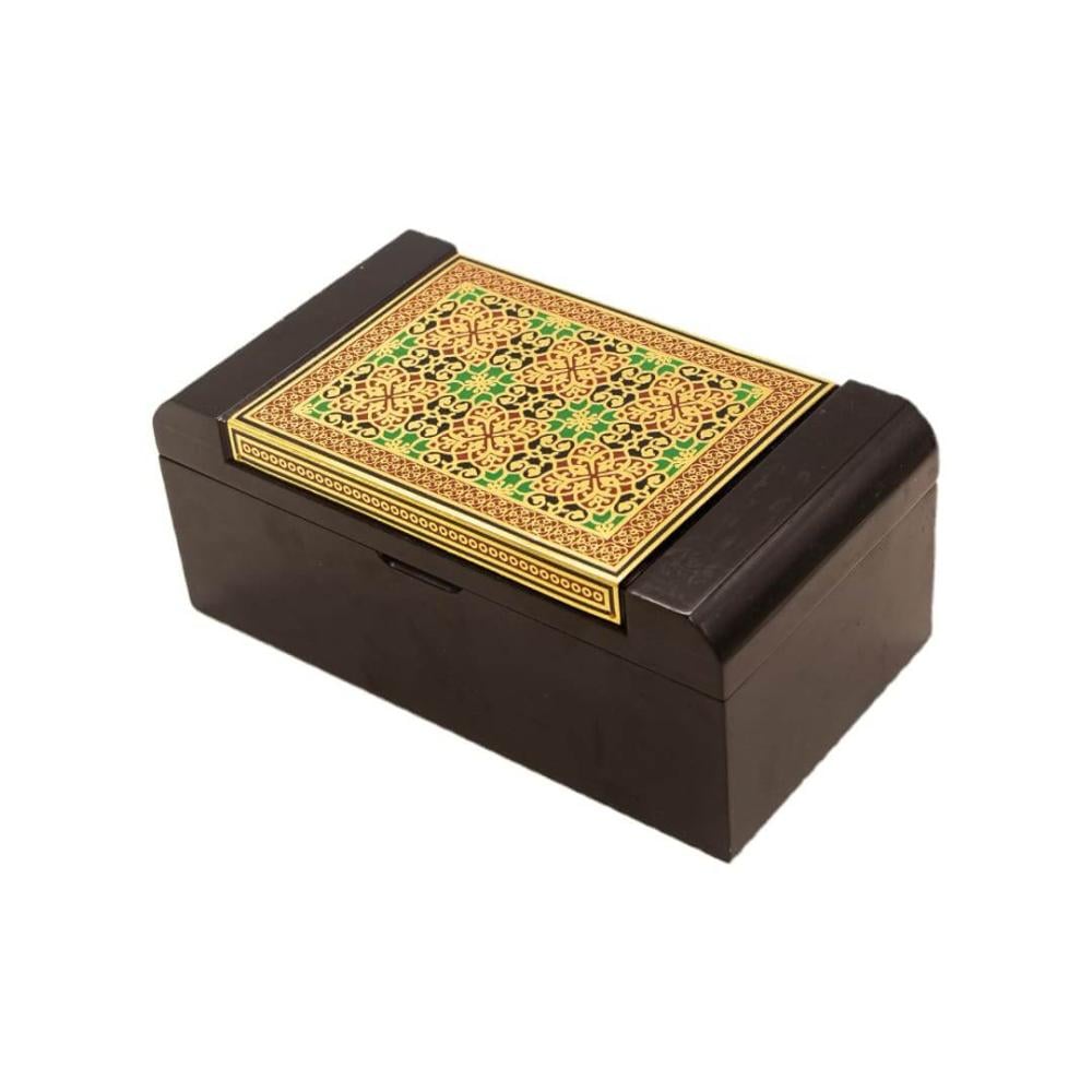 صندوق خشبي أسود