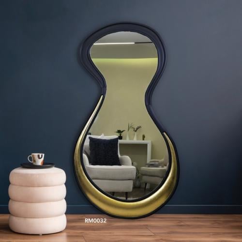 مرايا بشكل منحني وباطار متعدد الالوان