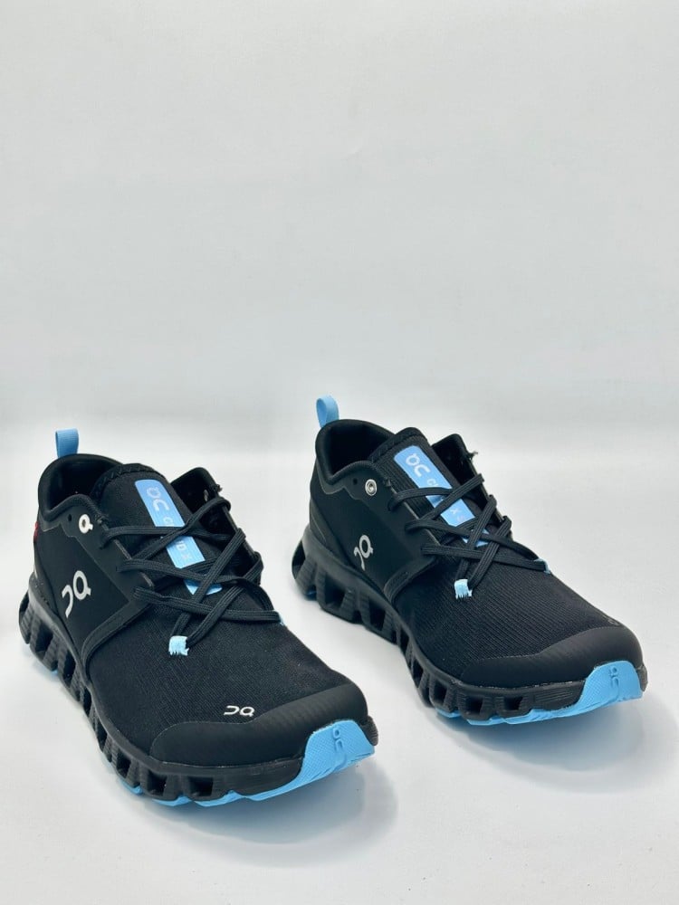 ON RUNNING Cloud X 3 Shift