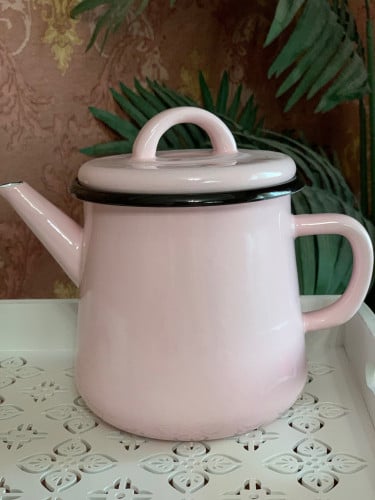 إبريق وردي غطاء حديد