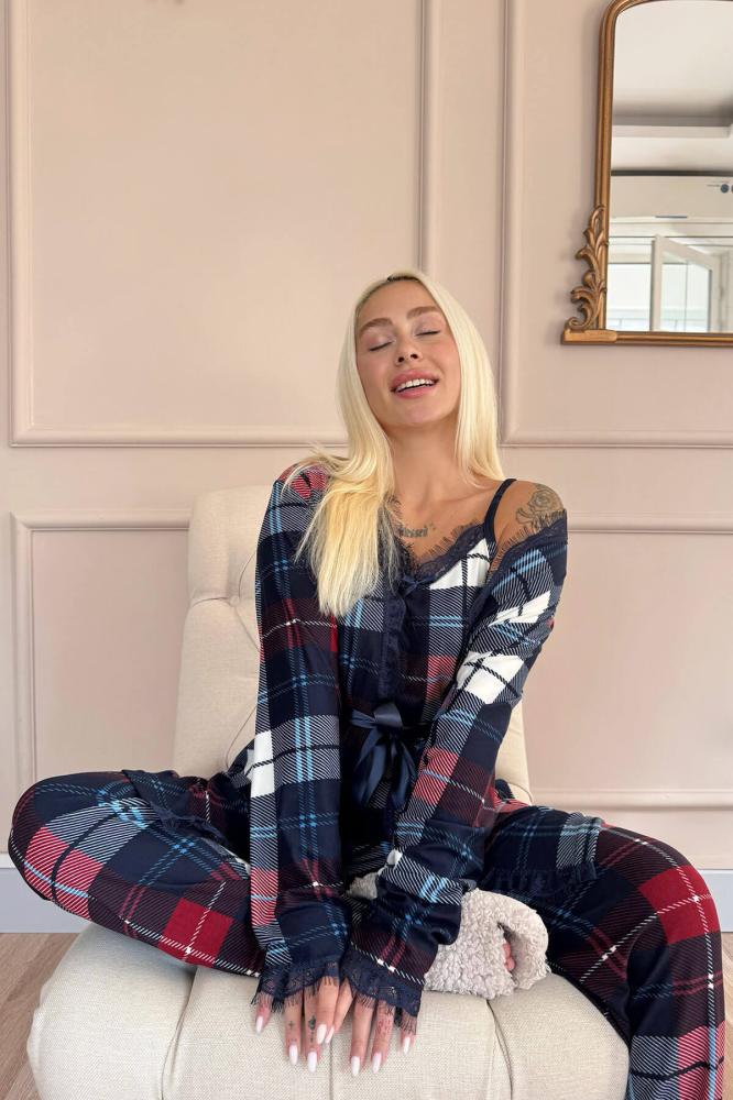 طقم بيجامة مخملية مطبوعة منقوشة مع روب من Pijamaevi