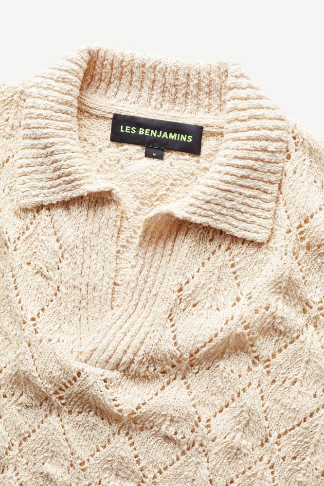 بلوفر رجالي بيج تريكو بأكمام قصيرة وقصة V