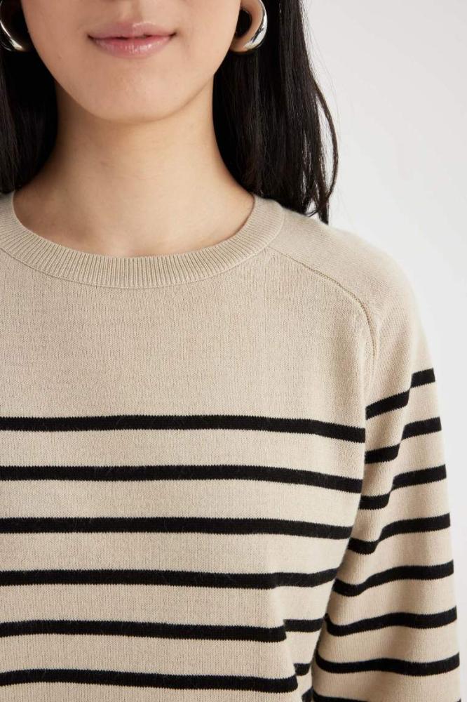 سترة أساسية مخططة باللونين البنى الحجرى و الأسود من DeFacto