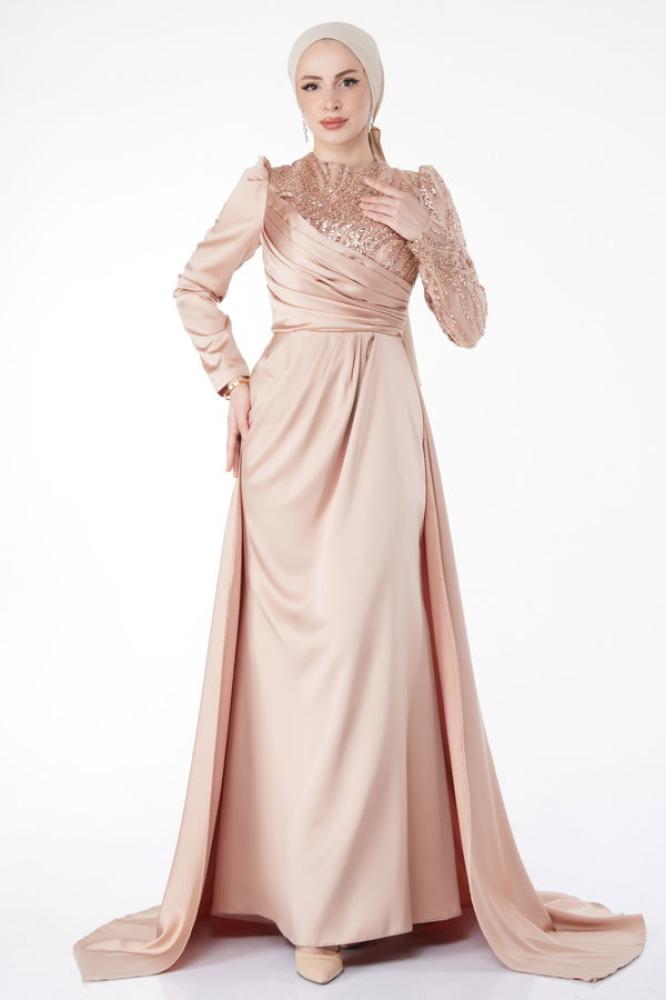 فستان سهرة نسائي باللون المنك مزين بالترتر مع ذيل في الخلف