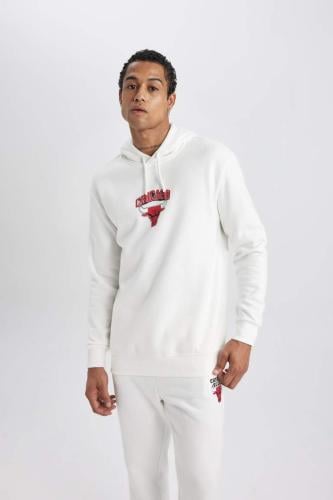 سويت شيرت سميك بغطاء للرأس من NBA Chicago Bulls من...