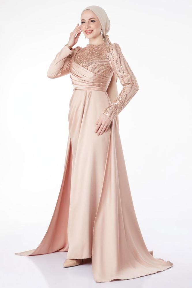 فستان سهرة نسائي باللون المنك مزين بالترتر مع ذيل في الخلف