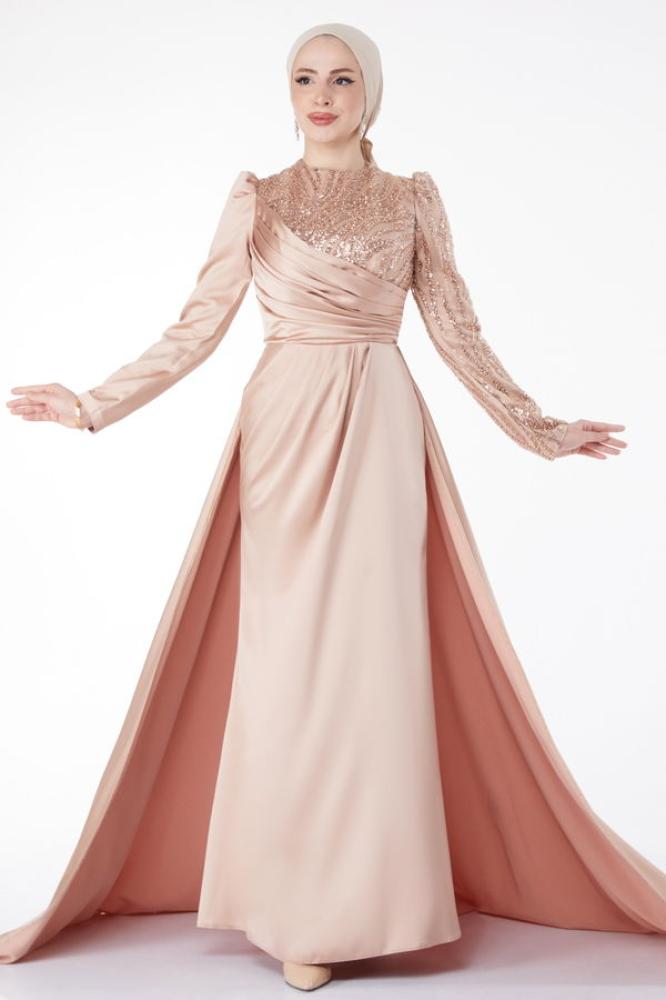 فستان سهرة نسائي باللون المنك مزين بالترتر مع ذيل في الخلف