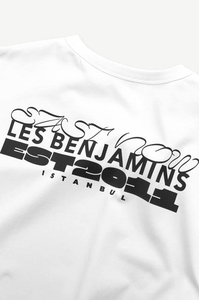 تي شيرت بأكمام قصيرة قطن أبيض Les Benjamins قطعة فاخرة تضيف لمسة أناقة