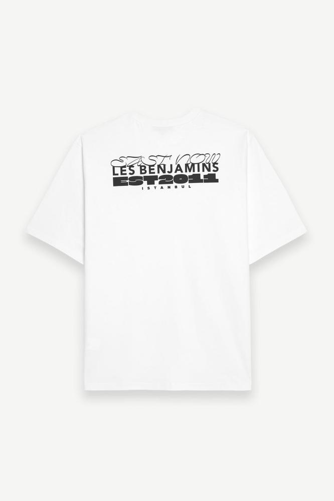 تي شيرت بأكمام قصيرة قطن أبيض Les Benjamins قطعة فاخرة تضيف لمسة أناقة