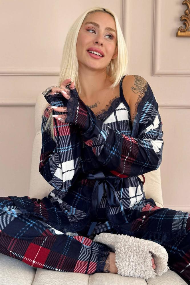 طقم بيجامة مخملية مطبوعة منقوشة مع روب من Pijamaevi