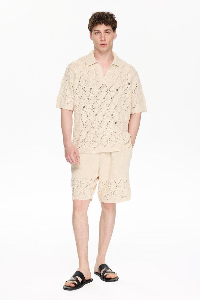 بلوفر رجالي بيج تريكو بأكمام قصيرة وقصة V