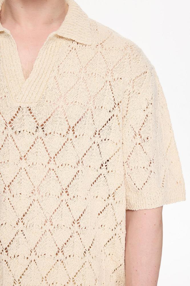 بلوفر رجالي بيج تريكو بأكمام قصيرة وقصة V