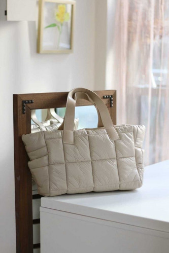 حقيبة يد نسائية مصنوعة من قماش منتفخ من Moom Bag