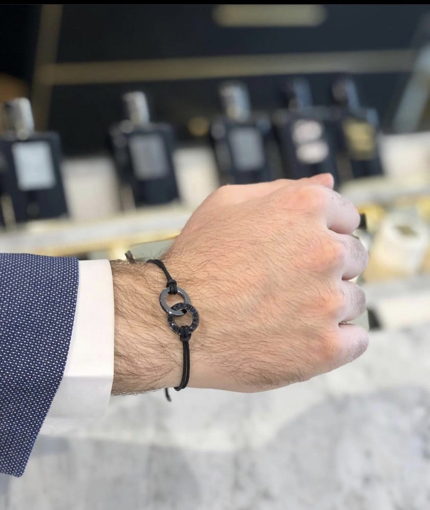 سوار رجالي سواروفسكي درجة أولى - تصميم أنيق باللون الأسود