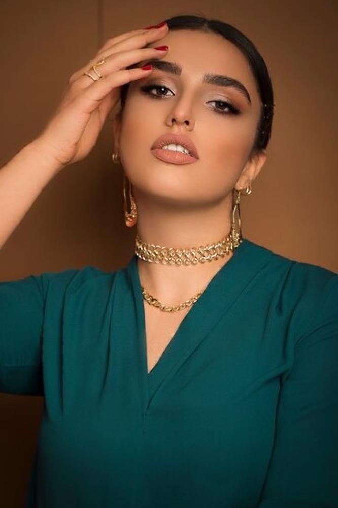 فخامة وأناقة عقد الذهب