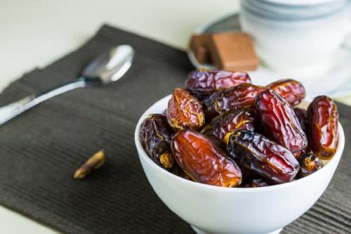 التعرف على فوائد التمر على الريق